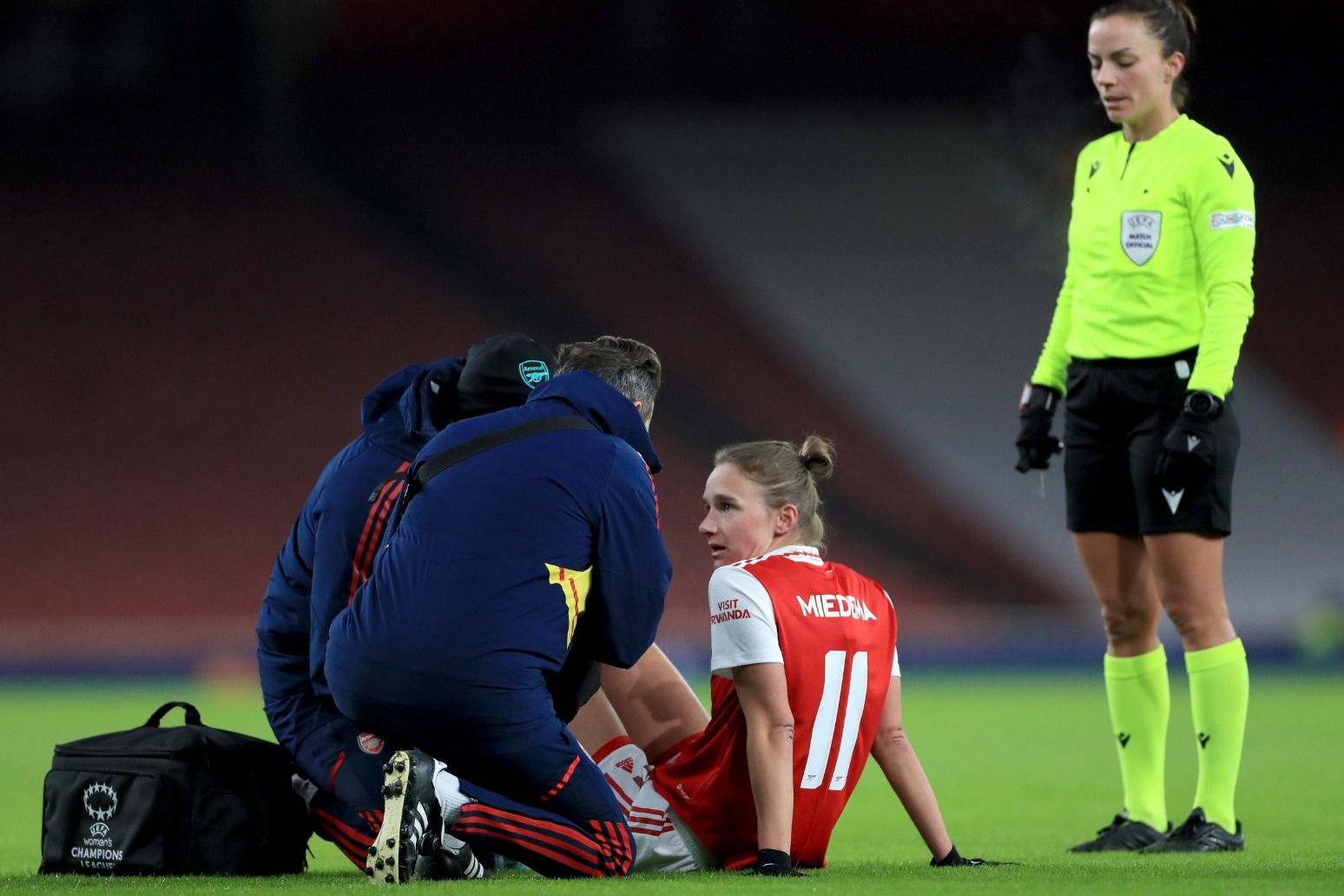 Arsenal striker Vivianne Miedema ‘absolutely gutted’ after suffering ACL injury 